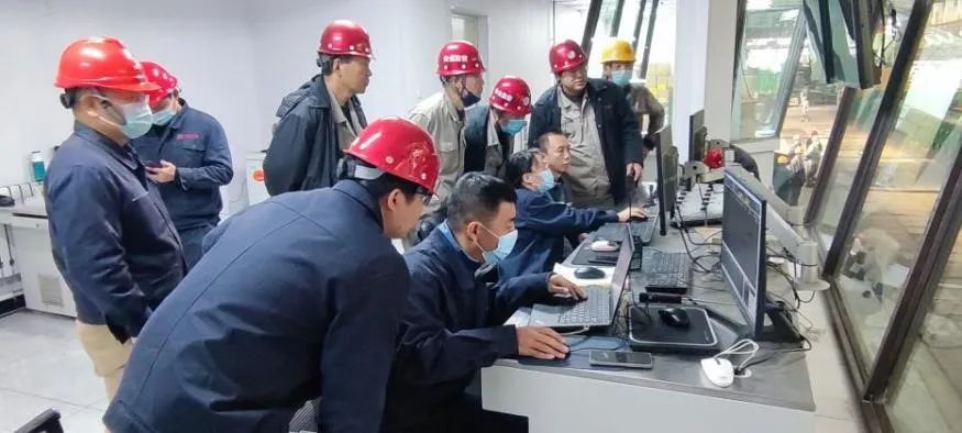 凌源鋼鐵股份有限公司中寬帶大修改造三電系統(tǒng)全線熱負(fù)荷試車成功2.jpg