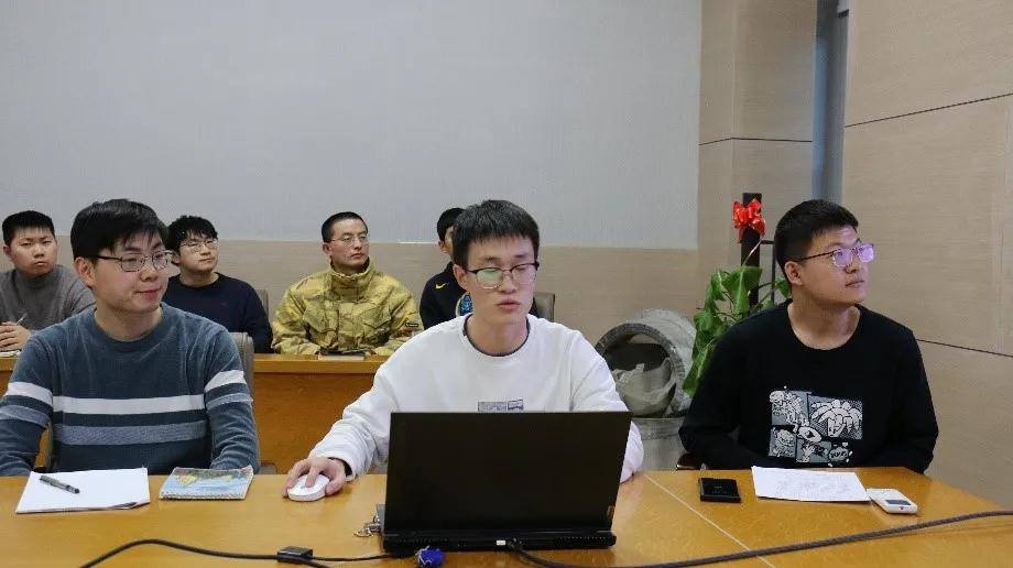 職業(yè)生涯主題班會2.jpg